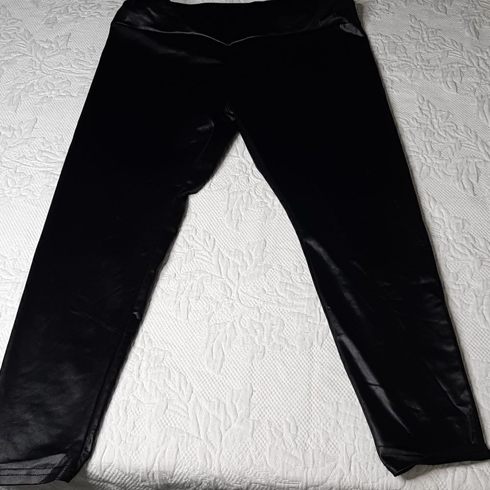 Shein Curve 0XL Black Pleather Capris